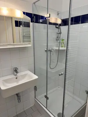 Ein Badezimmer in der Unterkunft Modernes Studio Apartment im Stadtzentrum 16