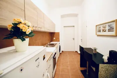 Küche/Küchenzeile in der Unterkunft Modern 2BR Family-Friendly Apartment