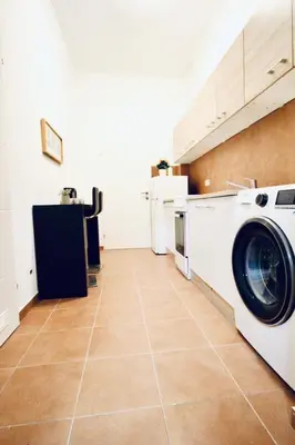 Küche/Küchenzeile in der Unterkunft Modern 2BR Family-Friendly Apartment