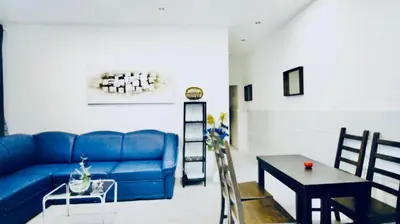 Ein Sitzbereich in der Unterkunft Budget-Friendly 2-Bedroom Apartment with Living Room for 6