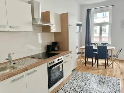 Küche/Küchenzeile in der Unterkunft Stylish & Renovated Apartment with Free Parking