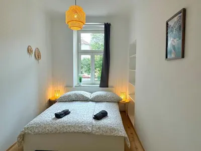 Ein Bett oder Betten in einem Zimmer der Unterkunft Stylish & Renovated Apartment with Free Parking