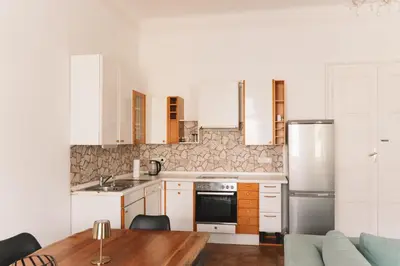 Küche/Küchenzeile in der Unterkunft Designer Historical 2BD Apartment by Wien Mitte