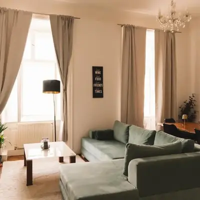 Designer Historical 2BD Apartment by Wien Mitte