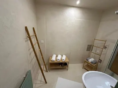 Ein Badezimmer in der Unterkunft Charming new apartment in Vienna next to Stadthalle