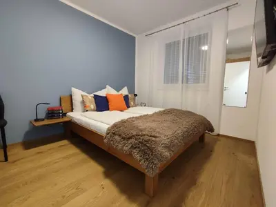 Ein Bett oder Betten in einem Zimmer der Unterkunft Modernes Zimmer mit kostenlosem Parkplatz - LIMA Vermietung