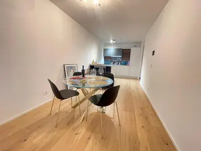 Küche/Küchenzeile in der Unterkunft 1-Bedroom Luxury Apartment in the Heart of Vienna with Kitchen