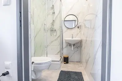 Ein Badezimmer in der Unterkunft Bright and Modern Room in Meidling District Vienna