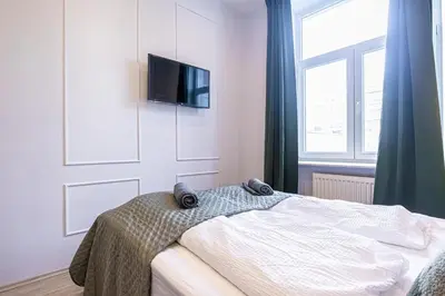 Ein Bett oder Betten in einem Zimmer der Unterkunft Bright and Modern Room in Meidling District Vienna
