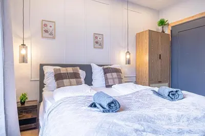 Ein Bett oder Betten in einem Zimmer der Unterkunft Modern and Cozy Studio Apartment in Vibrant Meidling