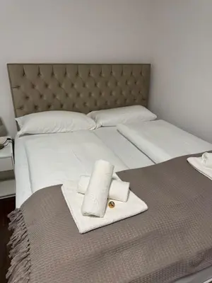 Ein Bett oder Betten in einem Zimmer der Unterkunft New! Apartment centrally located 5