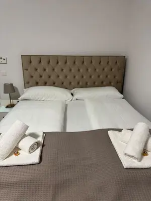 Ein Bett oder Betten in einem Zimmer der Unterkunft New! Apartment centrally located 5