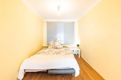 Ein Bett oder Betten in einem Zimmer der Unterkunft GOLDEN LION APARTMENT by JR City Apartments