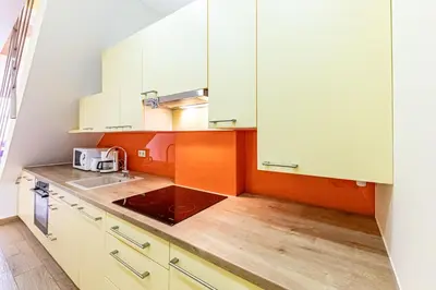 Küche/Küchenzeile in der Unterkunft GOLDEN LION APARTMENT by JR City Apartments