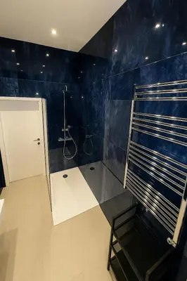 Ein Badezimmer in der Unterkunft City Center Apartments