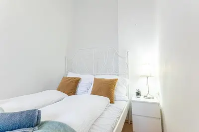 Ein Bett oder Betten in einem Zimmer der Unterkunft Multiple Apartments and Rooms at The Heart of Vienna