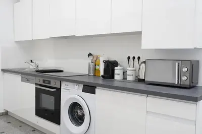 Küche/Küchenzeile in der Unterkunft Design Wohnung nahe dem Zentrum