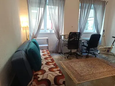 Ein Sitzbereich in der Unterkunft Atelier in Vienna Center, no shower, entire place