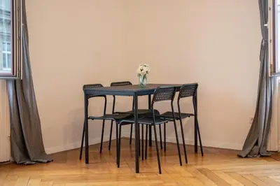 Grundriss der Unterkunft Affordable 2 Apts for 16P, 4BR Great for Families