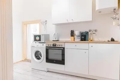 Küche/Küchenzeile in der Unterkunft Affordable 2 Apts for 16P, 4BR Great for Families