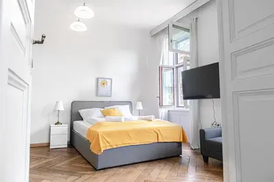 Ein Bett oder Betten in einem Zimmer der Unterkunft Two Charming Apartments near Volksoper & AKH