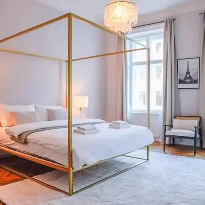 8 Minutes to Inner City I 5 Min walk to Metro I Wifi