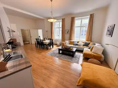 Küche/Küchenzeile in der Unterkunft Großräumige Altbauwohnung nahe Zentrum