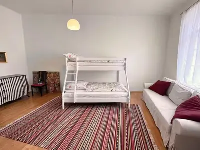 Ein Bett oder Betten in einem Zimmer der Unterkunft Großräumige Altbauwohnung nahe Zentrum