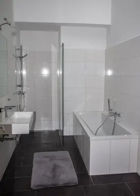 Ein Badezimmer in der Unterkunft Apartments in Hundertwasser Village