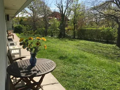 Ein Garten an der Unterkunft Ruhiges Apartment mit guter Verkehrsanbindung