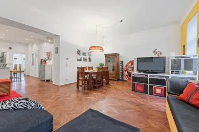 TV/Unterhaltungsangebot in der Unterkunft 2 Bedroom Vintage Apartment, Garden, near Schönbrunn