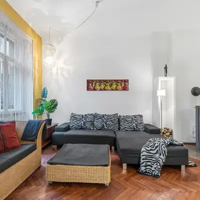 2 Bedroom Vintage Apartment