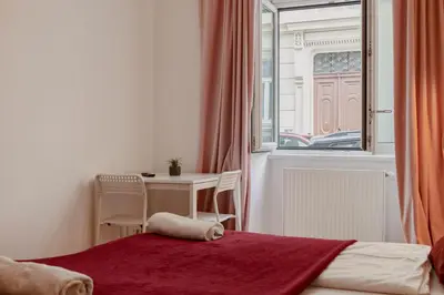 Ein Bett oder Betten in einem Zimmer der Unterkunft Cozy & Elegant 3BR Residence Near Downtown