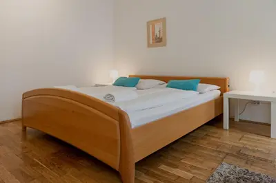 Ein Bett oder Betten in einem Zimmer der Unterkunft Cozy & Elegant 3BR Residence Near Downtown