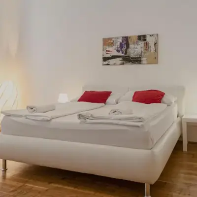 Cozy & Elegant 3BR Residence Near Downtown