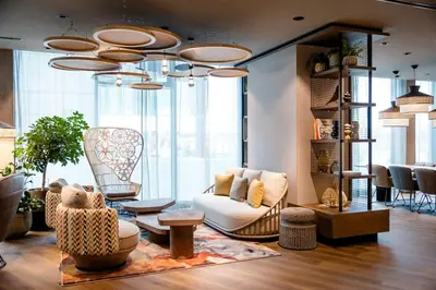 Ein Sitzbereich in der Unterkunft Motel One Wien-Donau City