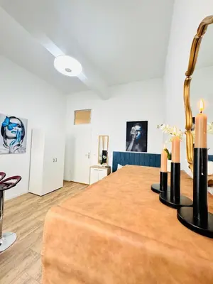 TV/Unterhaltungsangebot in der Unterkunft 5BR Apartment Only 10-Min Walk to Matzleinsdorfer Platz