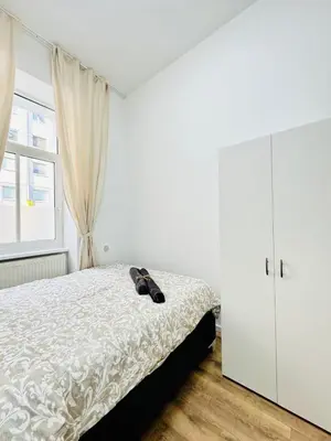 Ein Bett oder Betten in einem Zimmer der Unterkunft 5BR Apartment Only 10-Min Walk to Matzleinsdorfer Platz