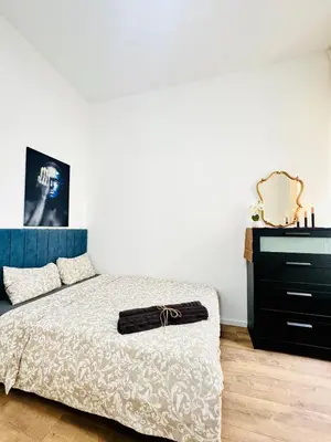 Ein Bett oder Betten in einem Zimmer der Unterkunft Private Rooms in 5BR Apartment Near Matzleinsdorfer Platz