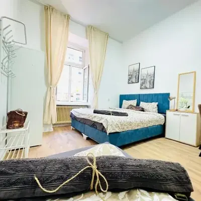 Private Rooms in 5BR Apartment Near Matzleinsdorfer Platz