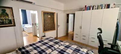 Ein Bett oder Betten in einem Zimmer der Unterkunft ArtApartment near Stephansplatz Stylish 2 Bedroom with AC