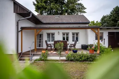 Ein Garten an der Unterkunft Winzerferienhaus Schüller