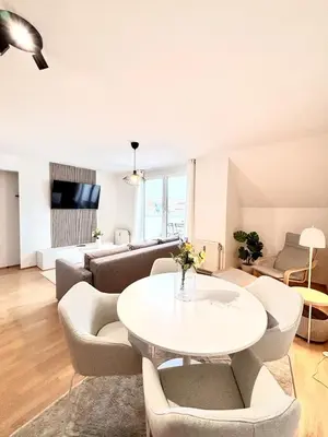 Ein Sitzbereich in der Unterkunft Takara Living 24 mit Terrasse
