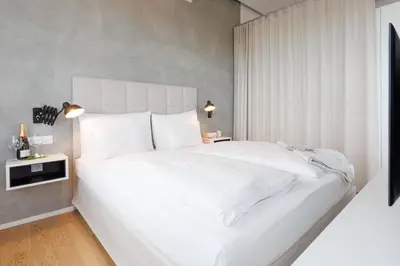Ein Bett oder Betten in einem Zimmer der Unterkunft Exklusives Skyline-View Loft - Nähe Zentrum Wien