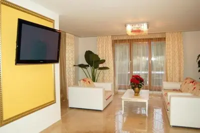 TV/Unterhaltungsangebot in der Unterkunft Luxury apartment with pool