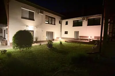 Ein Garten an der Unterkunft Das Tulpen Apartment