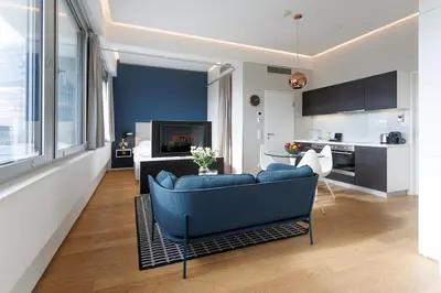 Ein Sitzbereich in der Unterkunft Skyline City Loft