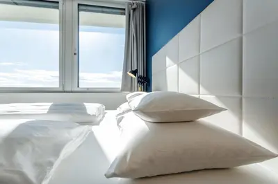 Ein Bett oder Betten in einem Zimmer der Unterkunft Luxury City Apartment with Skyline View