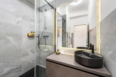 Ein Badezimmer in der Unterkunft 1 Bedroom, TV, modern Design