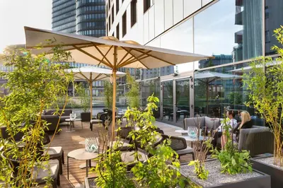 Ein Restaurant oder anderes Speiselokal in der Unterkunft Motel One Wien-Hauptbahnhof